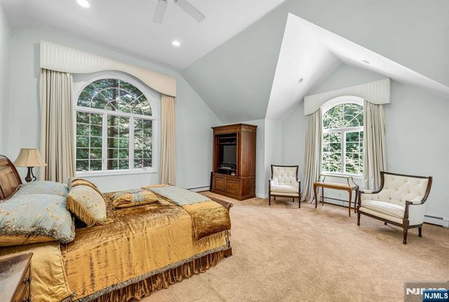 24 Vanderbeck Lane, Mahwah, NJ 07430