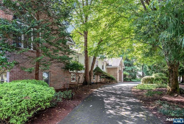 24 Vanderbeck Lane, Mahwah, NJ 07430