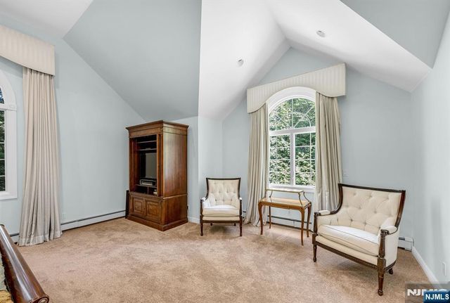 24 Vanderbeck Lane, Mahwah, NJ 07430