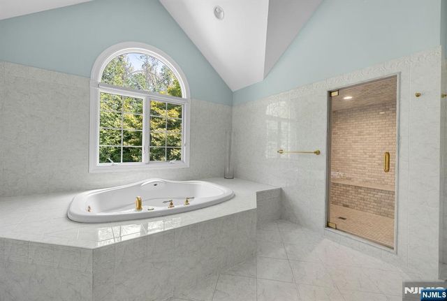 24 Vanderbeck Lane, Mahwah, NJ 07430