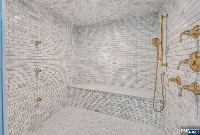 24 Vanderbeck Lane, Mahwah, NJ 07430