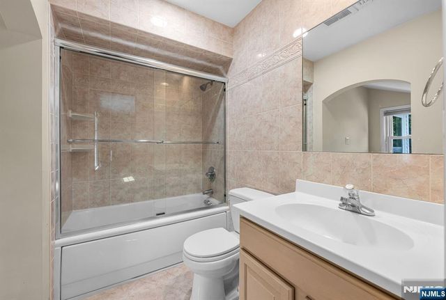 24 Vanderbeck Lane, Mahwah, NJ 07430