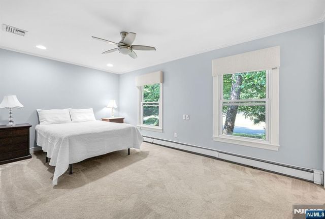 24 Vanderbeck Lane, Mahwah, NJ 07430