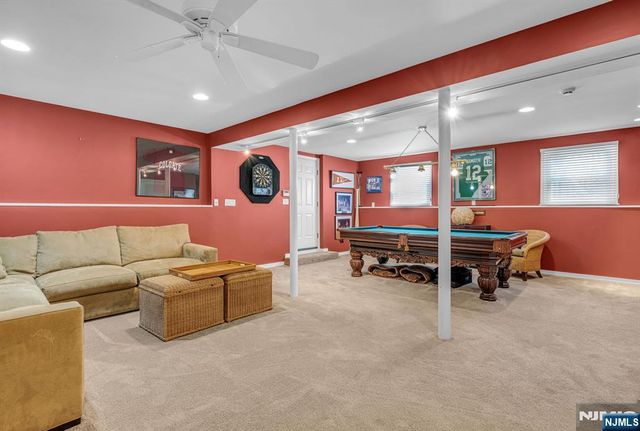 24 Vanderbeck Lane, Mahwah, NJ 07430
