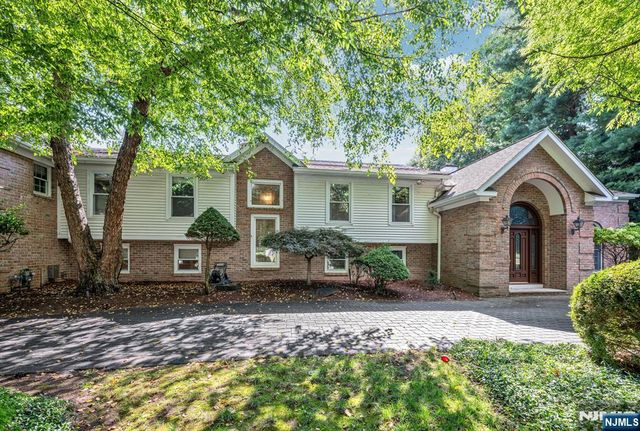 24 Vanderbeck Lane, Mahwah, NJ 07430