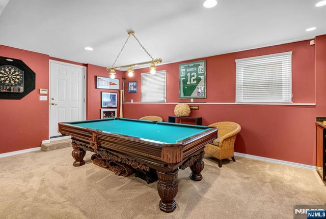 24 Vanderbeck Lane, Mahwah, NJ 07430
