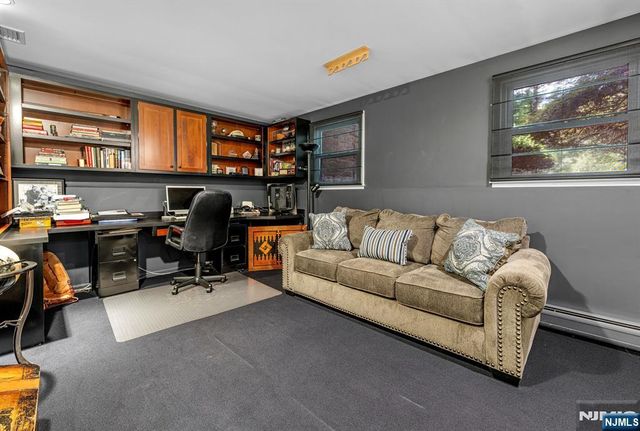 24 Vanderbeck Lane, Mahwah, NJ 07430