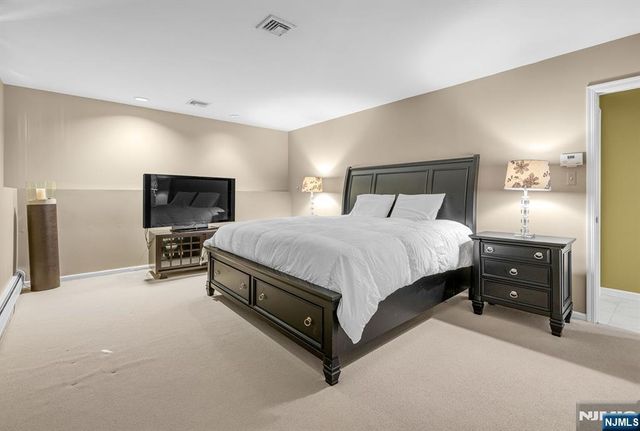 24 Vanderbeck Lane, Mahwah, NJ 07430