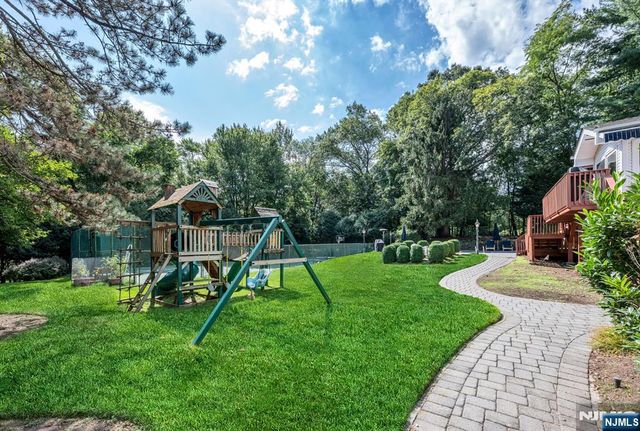 24 Vanderbeck Lane, Mahwah, NJ 07430
