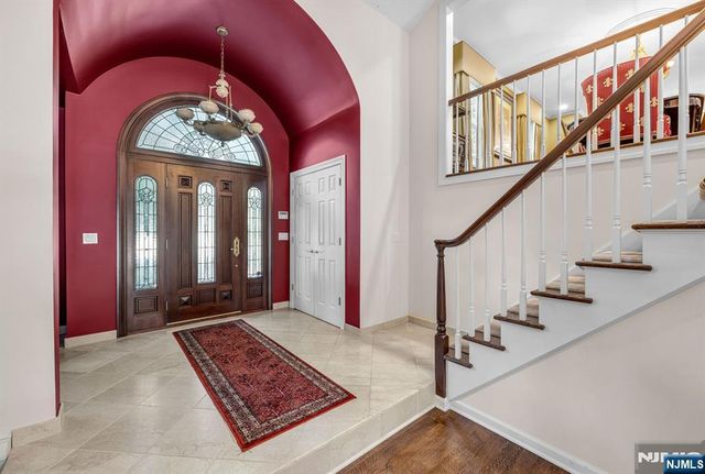 24 Vanderbeck Lane, Mahwah, NJ 07430
