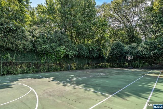 24 Vanderbeck Lane, Mahwah, NJ 07430