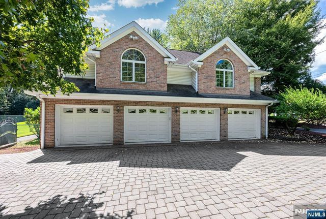 24 Vanderbeck Lane, Mahwah, NJ 07430