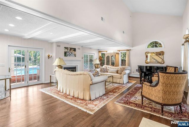 24 Vanderbeck Lane, Mahwah, NJ 07430
