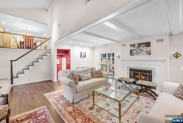 24 Vanderbeck Lane, Mahwah, NJ 07430