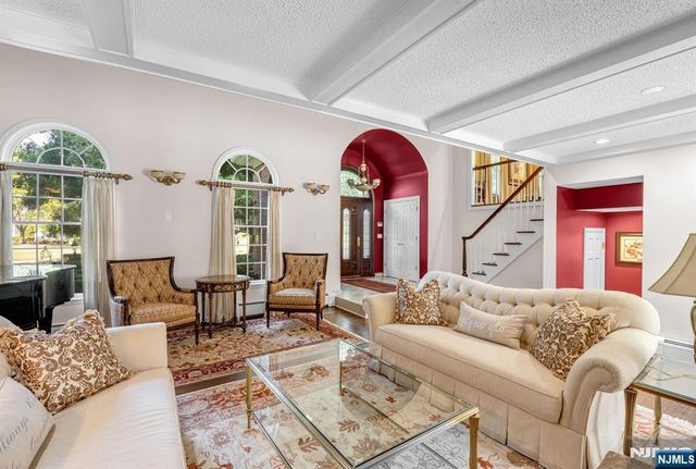 24 Vanderbeck Lane, Mahwah, NJ 07430