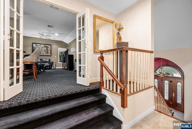 24 Vanderbeck Lane, Mahwah, NJ 07430