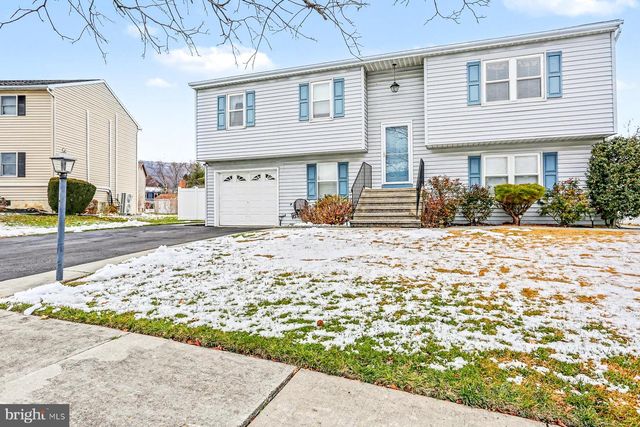 2028 MT VERNON CIR, Harrisburg, PA 17110