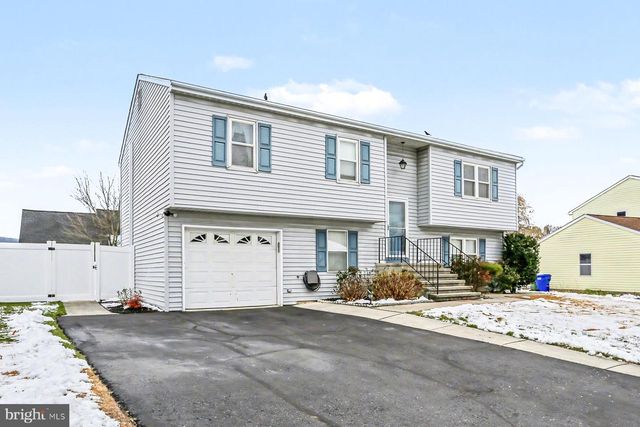 2028 MT VERNON CIR, Harrisburg, PA 17110