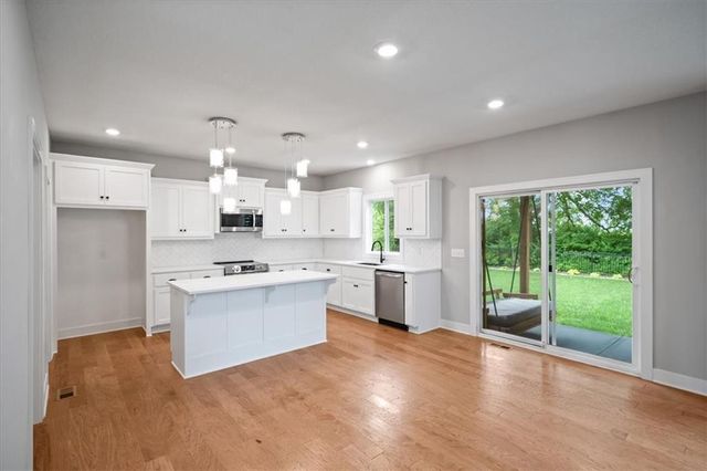 3101 SW Arbor Tree Drive, Lee's Summit, MO 64082