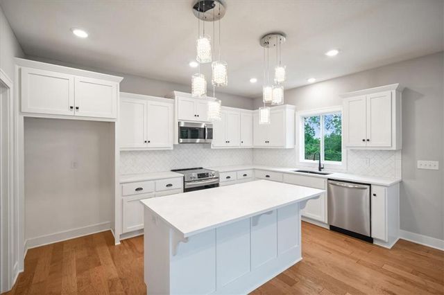 3101 SW Arbor Tree Drive, Lee's Summit, MO 64082