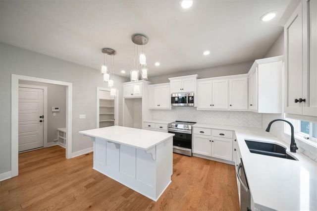 3101 SW Arbor Tree Drive, Lee's Summit, MO 64082