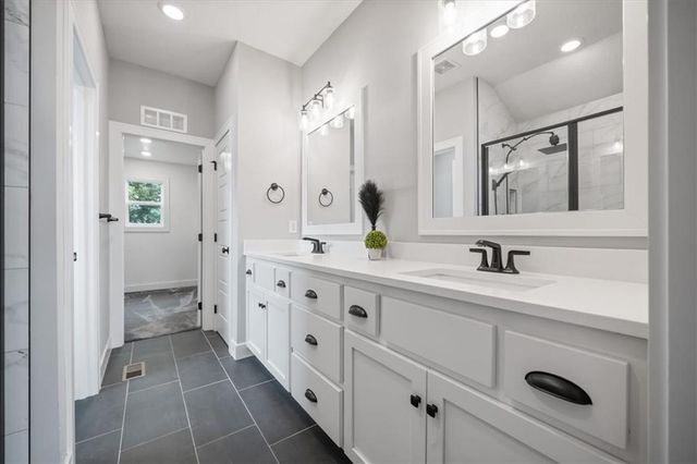 3101 SW Arbor Tree Drive, Lee's Summit, MO 64082