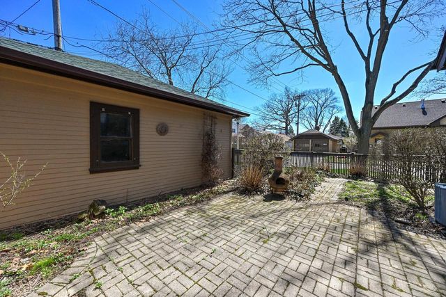 4300 N Woodburn STREET, Shorewood, WI 53211