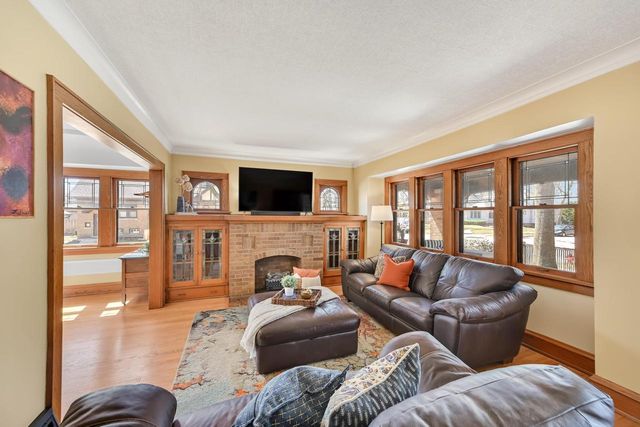 4300 N Woodburn STREET, Shorewood, WI 53211