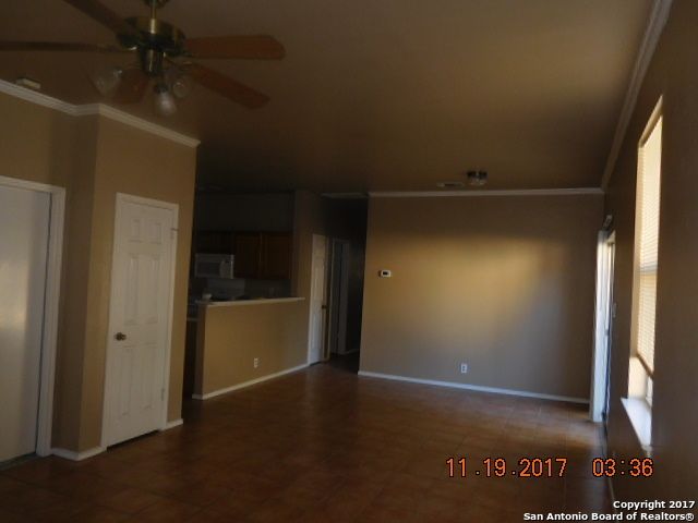 7243 Snowden Crst RIGHT, San Antonio, TX 78240