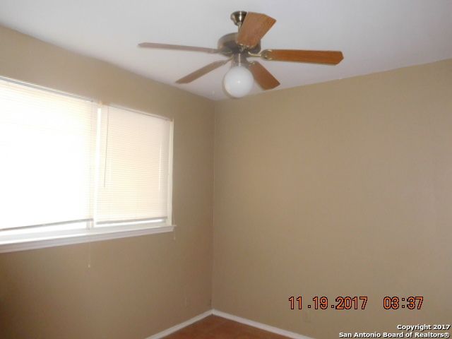 7243 Snowden Crst RIGHT, San Antonio, TX 78240