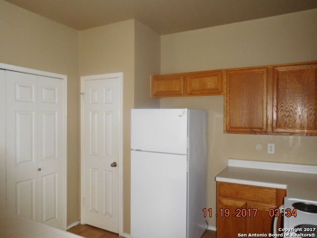 7243 Snowden Crst RIGHT, San Antonio, TX 78240