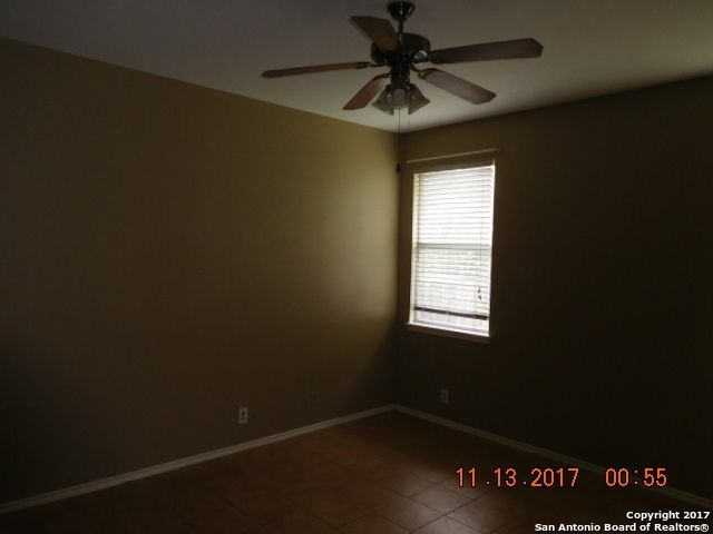 7243 Snowden Crst RIGHT, San Antonio, TX 78240