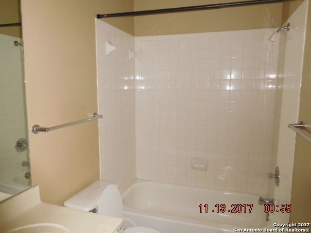 7243 Snowden Crst RIGHT, San Antonio, TX 78240