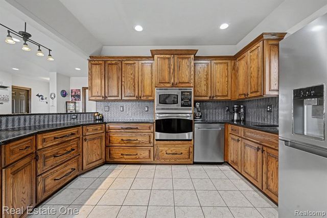 2061 Rosedale Drive, West Bloomfield, MI 48324