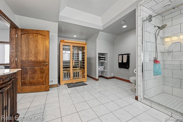 2061 Rosedale Drive, West Bloomfield, MI 48324