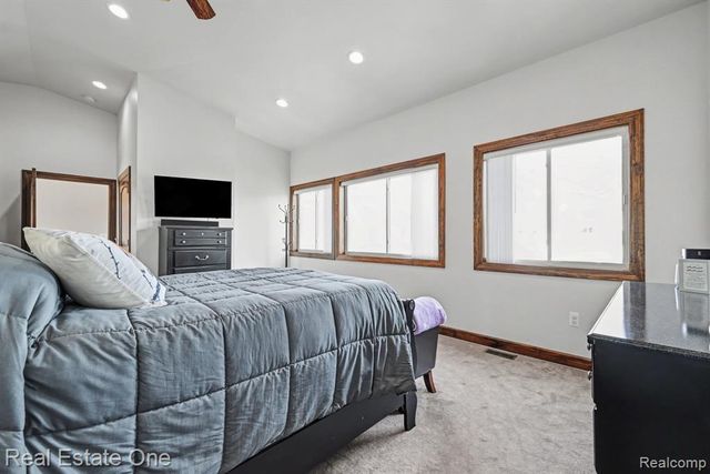 2061 Rosedale Drive, West Bloomfield, MI 48324