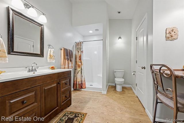 2061 Rosedale Drive, West Bloomfield, MI 48324