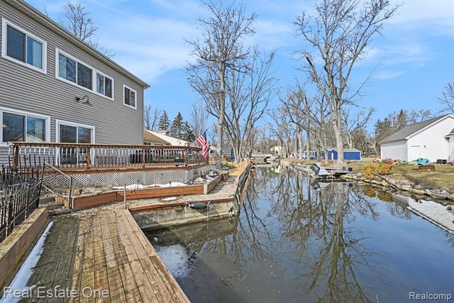 2061 Rosedale Drive, West Bloomfield, MI 48324