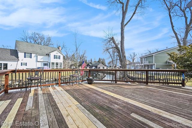 2061 Rosedale Drive, West Bloomfield, MI 48324