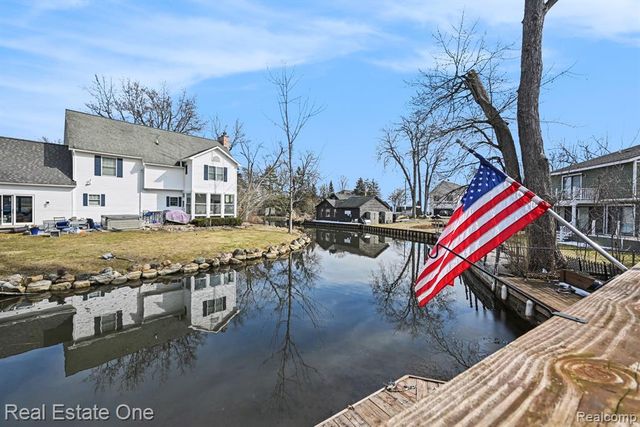 2061 Rosedale Drive, West Bloomfield, MI 48324