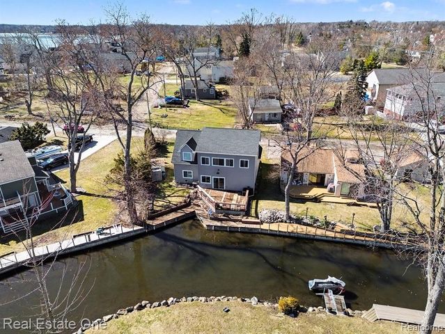 2061 Rosedale Drive, West Bloomfield, MI 48324