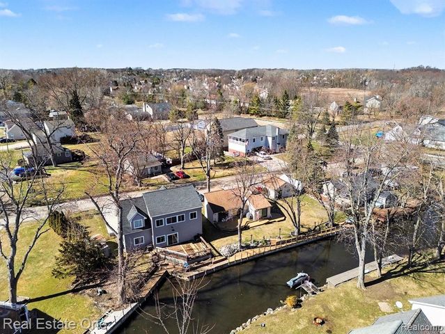 2061 Rosedale Drive, West Bloomfield, MI 48324