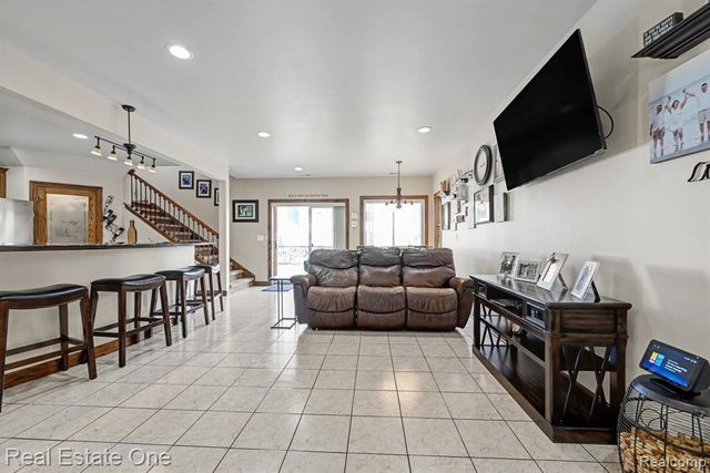 2061 Rosedale Drive, West Bloomfield, MI 48324