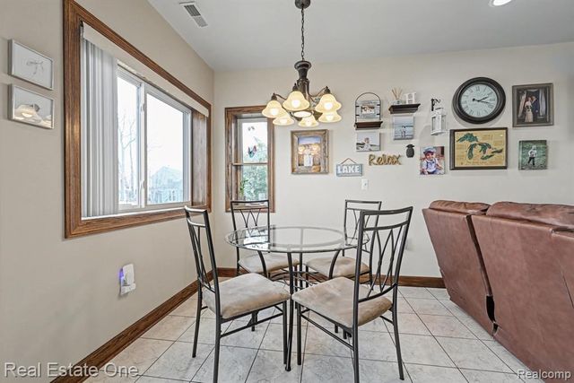 2061 Rosedale Drive, West Bloomfield, MI 48324