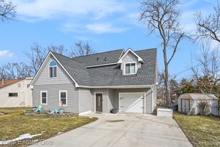 2061 Rosedale Drive, West Bloomfield, MI 48324