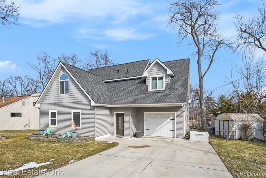 2061 Rosedale Drive, West Bloomfield, MI 48324