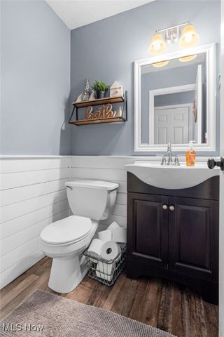 910 Crosswyck Circle, Louisville, OH 44641