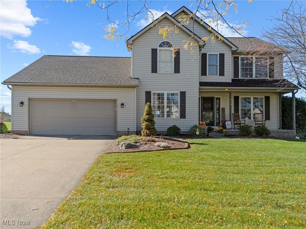 910 Crosswyck Circle, Louisville, OH 44641