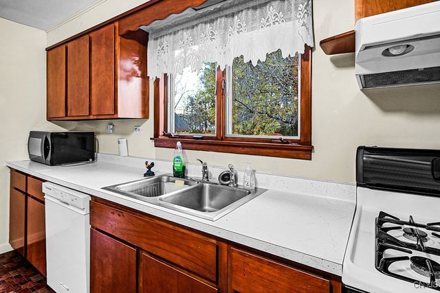 1325 Ash St, Utica, NY 13502