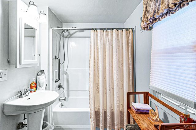 1325 Ash St, Utica, NY 13502